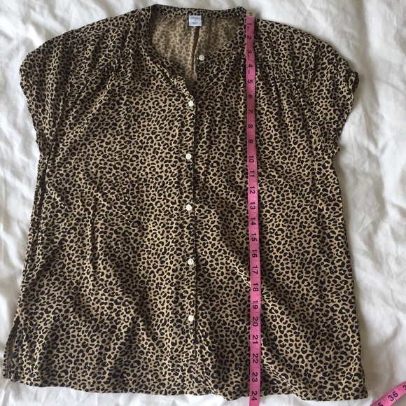 Old Navy Leopard Print Button-Up Top - Picture 9 of 13